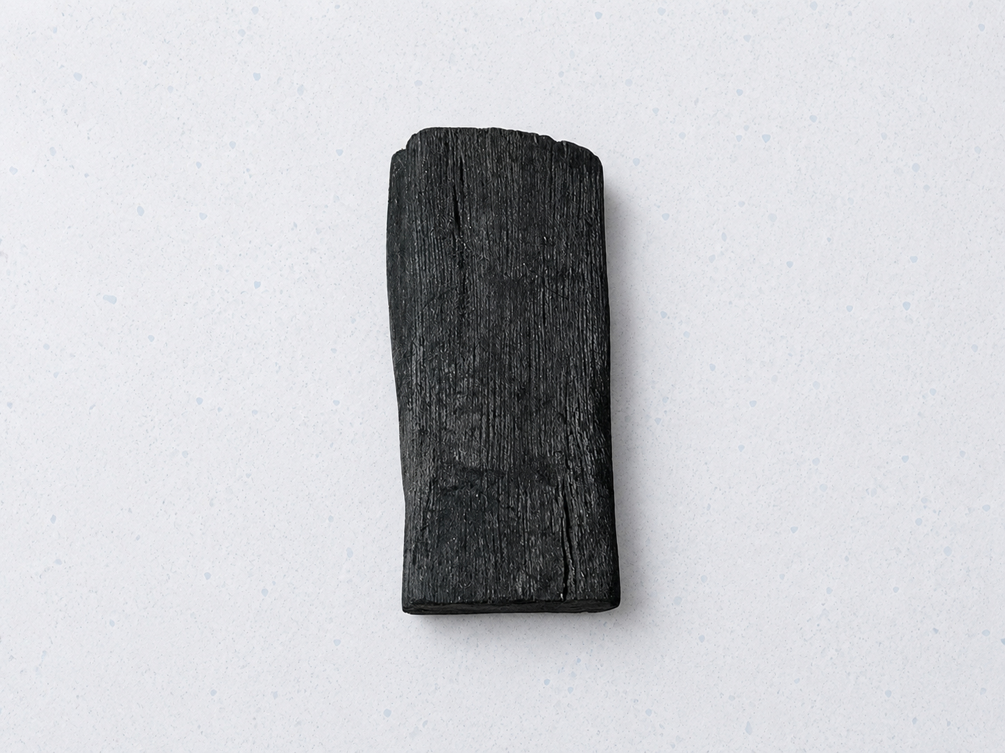 Bâtons moyens de binchotan Kishu de Wakayama à la surface argentée caractéristique